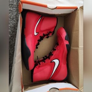 Nike Red and Black High-Top Boxing Shoes NEW Excellent Condition